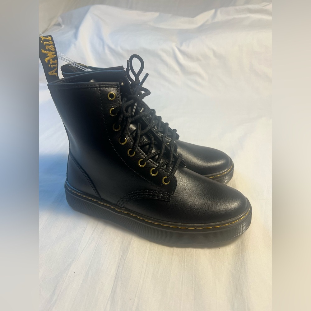 NEW Dr. Martens Zavala Black 8 Eyelet Leather Ankle Boots Womens Size 7